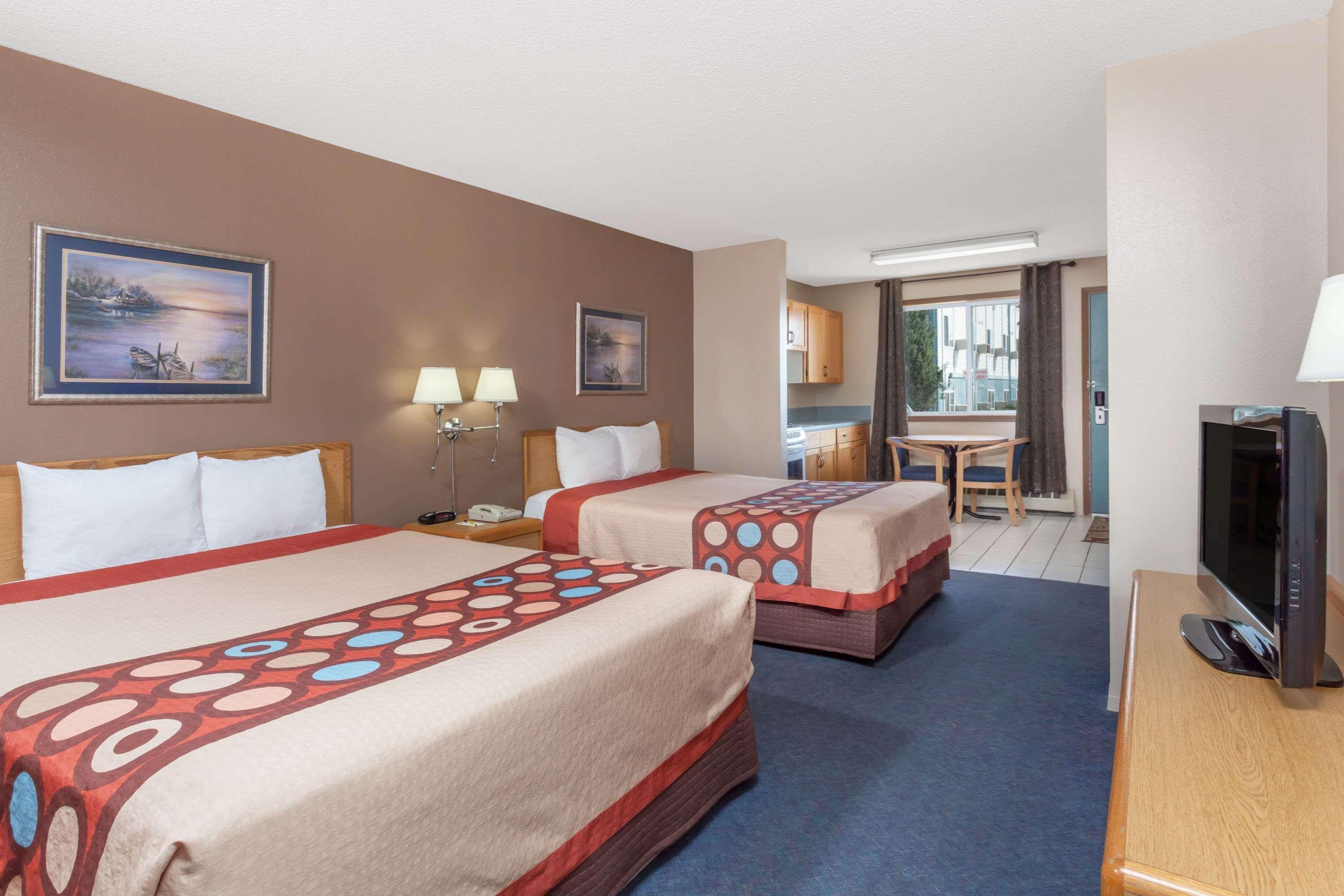 Efficiency, 2 Queen Beds