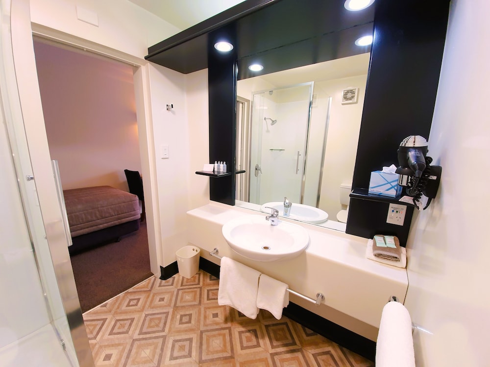 Heritage Gateway Hotel 53/55