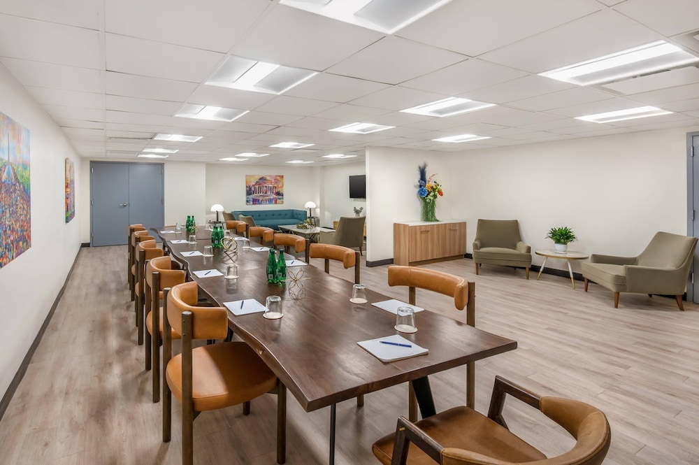 The Quincy, Ascend Hotel Collection 35/47