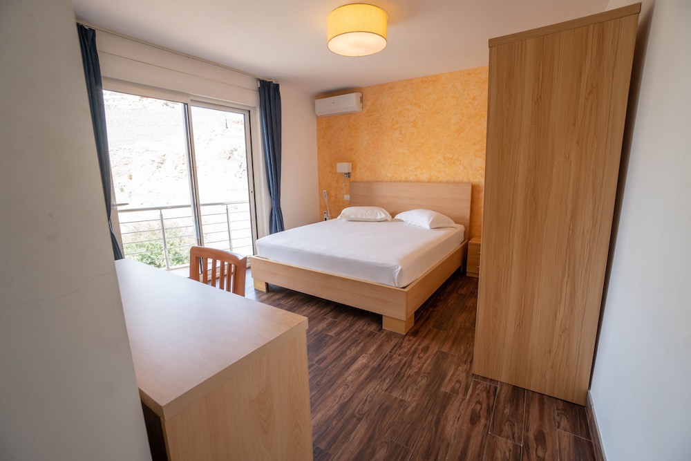 Blue Marlin Hotel 4/50