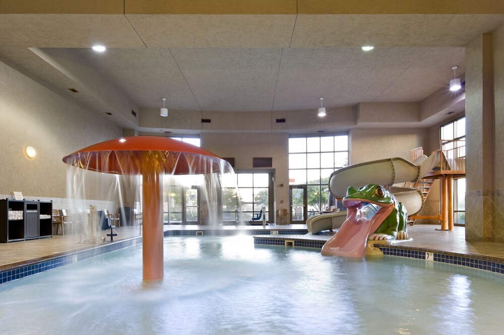 Clubhouse Hotel Suites Sioux Falls 33/67