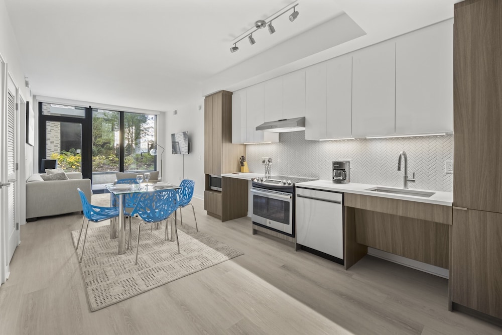 Global Luxury Suites at Capitol Hill 9/49