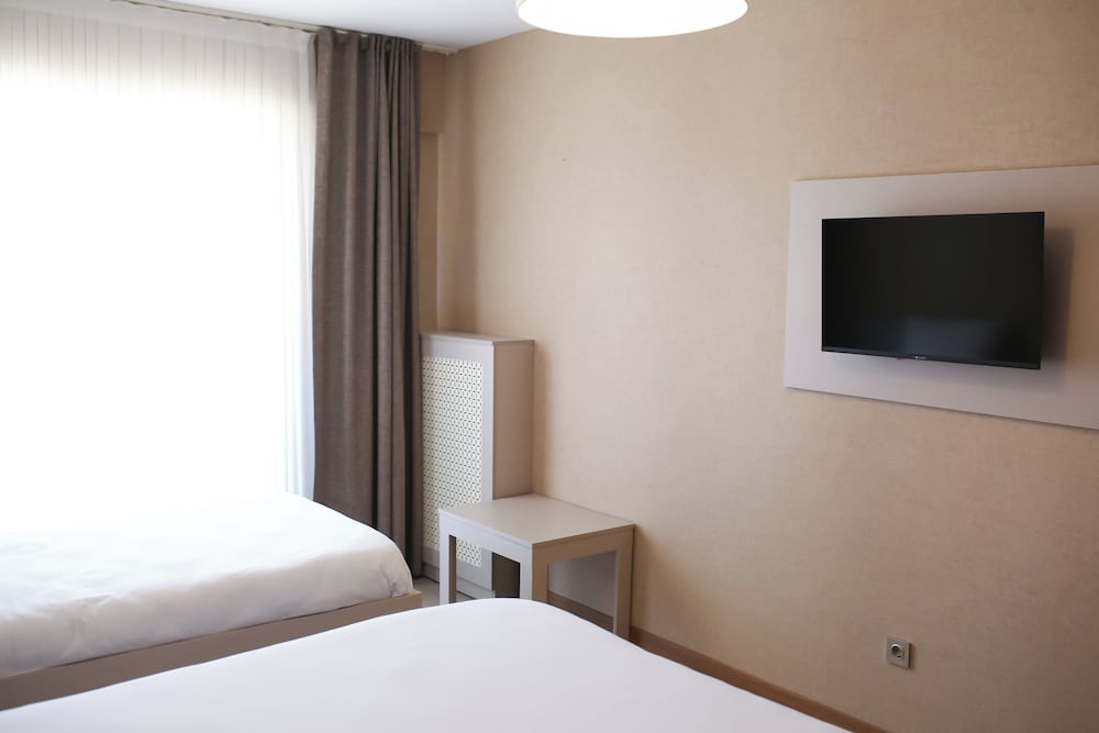 Otel Cinas 11/36
