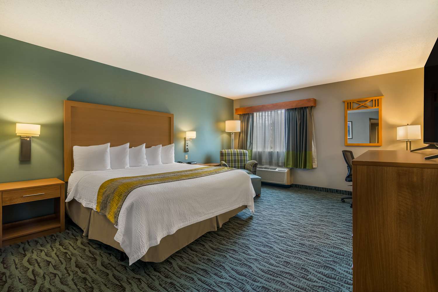 Best Western Plus Executive Court Inn & Conference Center 23/73