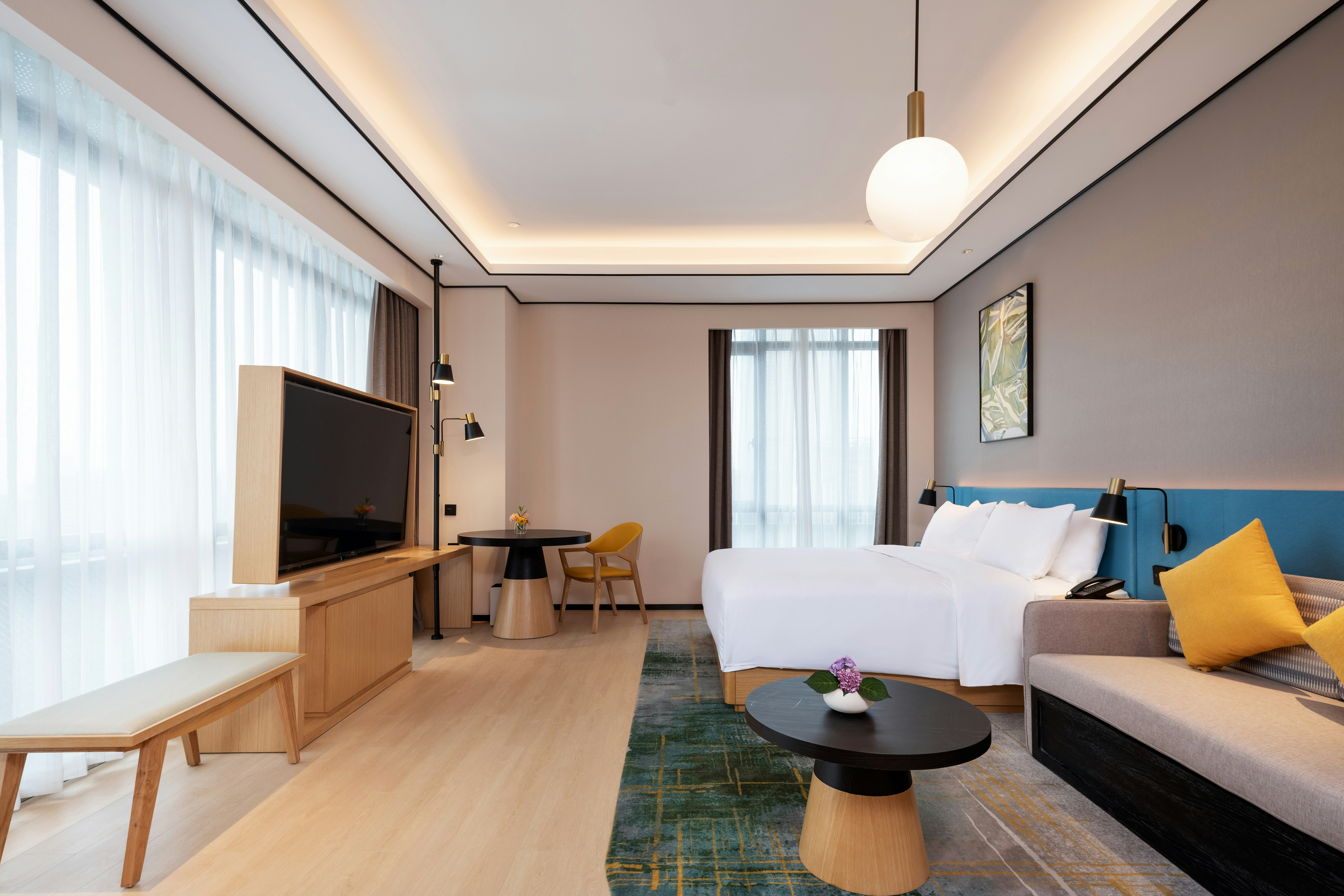 GUEST ROOM, KING BED
