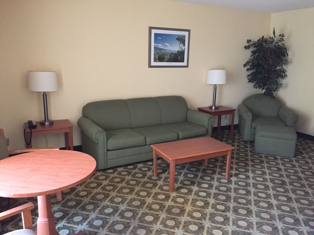 Ramada By Wyndham Santa Barbara 27/42