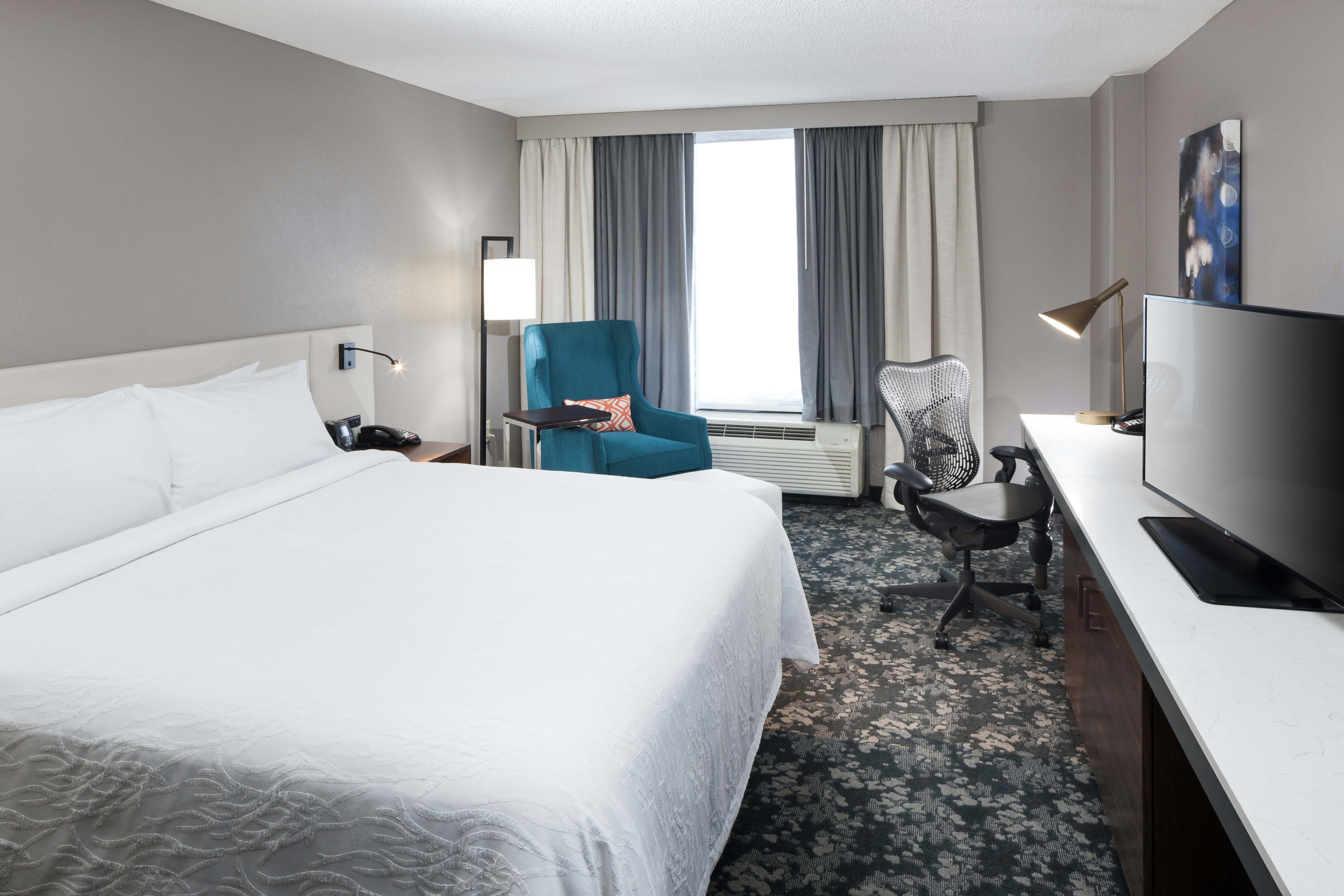 ROOM, KING BED, JETTED TUB