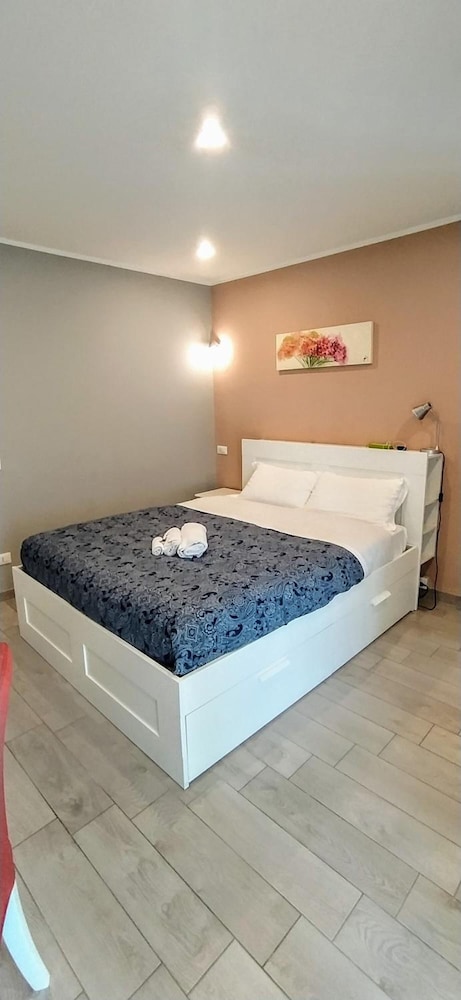 Pretty Tiburtina Room 3/28