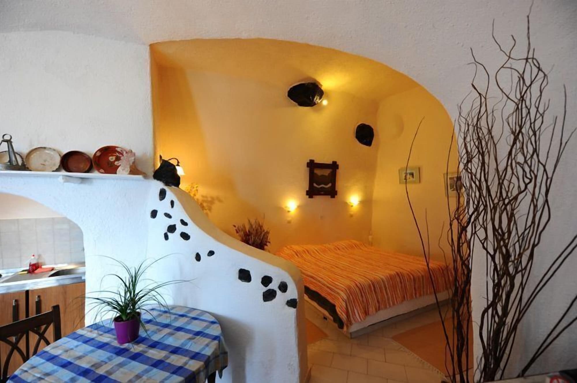 CAVE, APARTMENT
