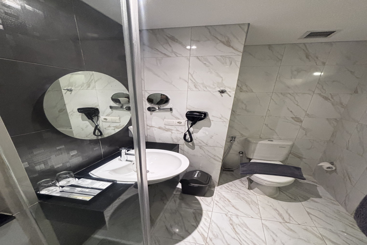 Brits Hotel Puri Indah 39/40