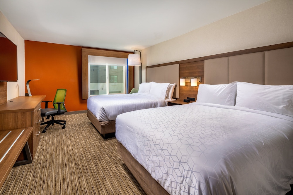 Holiday Inn Express and Suites Chatsworth 13/57