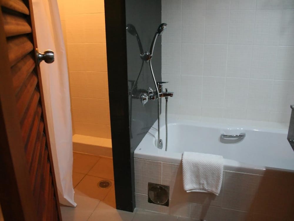 ALOHA HOTEL HAT YAI 61/66