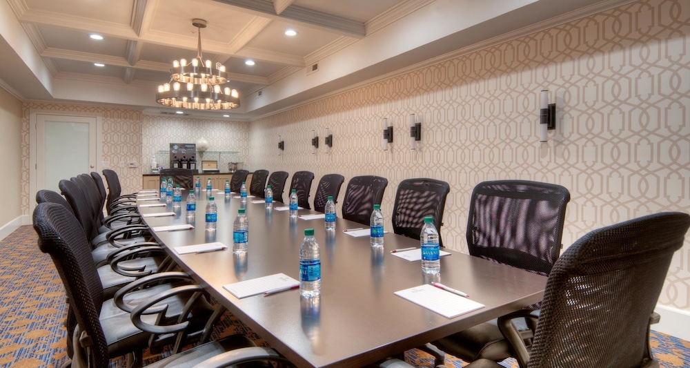 Best Western Plus Palm Court Hotel 41/42