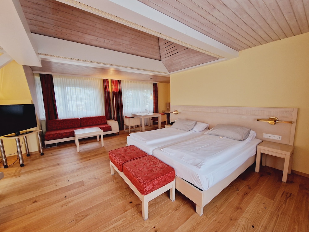 RELAX, SUITE