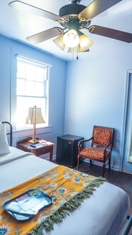 Historic Mardi Gras Inn 22/50