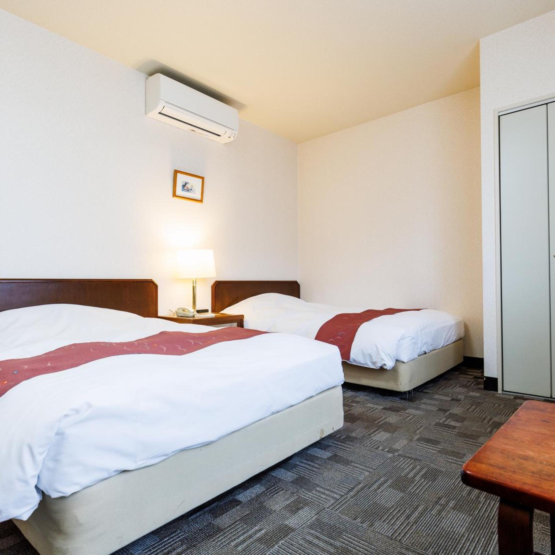 Superior, Twin Beds, City View