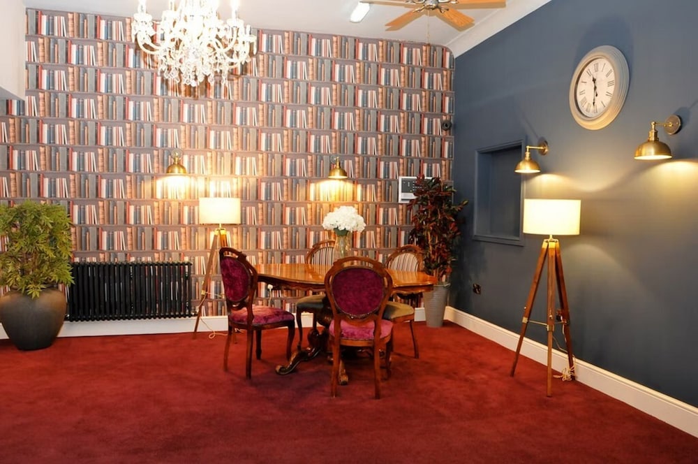 The Royal Hotel Crewe, A BRILLIANT Collection, Powered by OYO 32/47