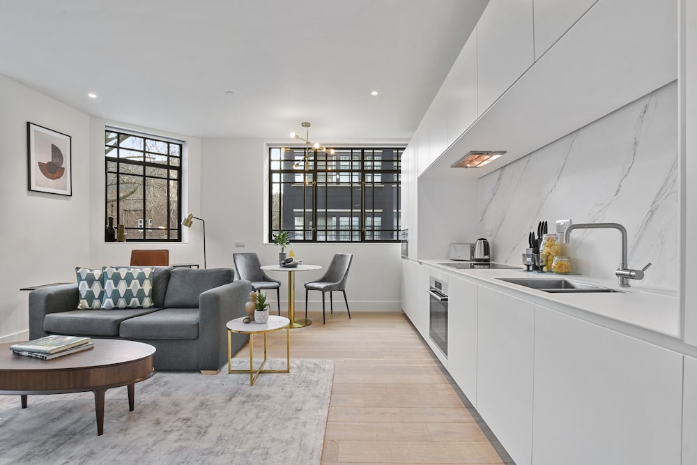 Whitfield Street Residences by Aeria Apartments 40/50