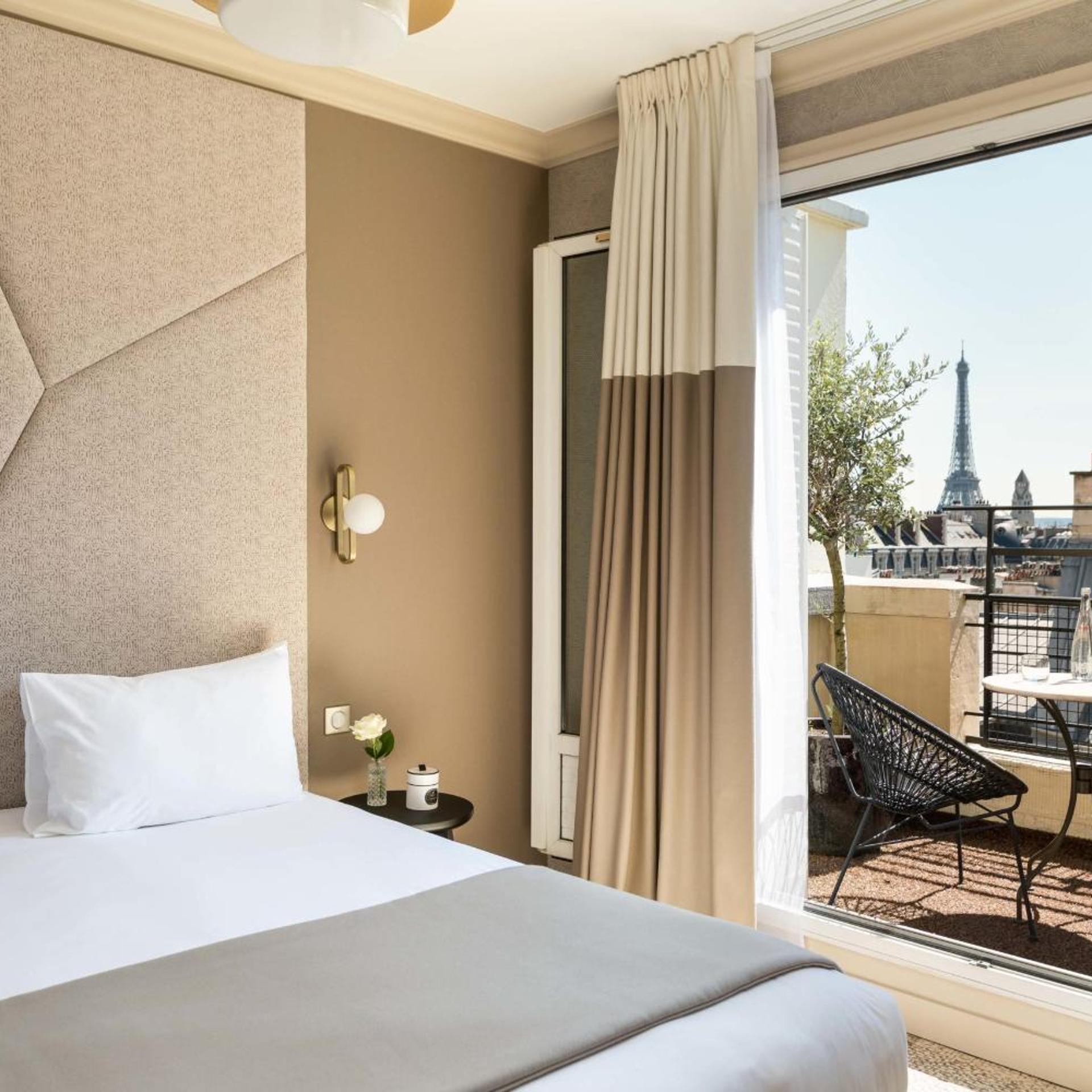 Classic, Suite, Eiffel View