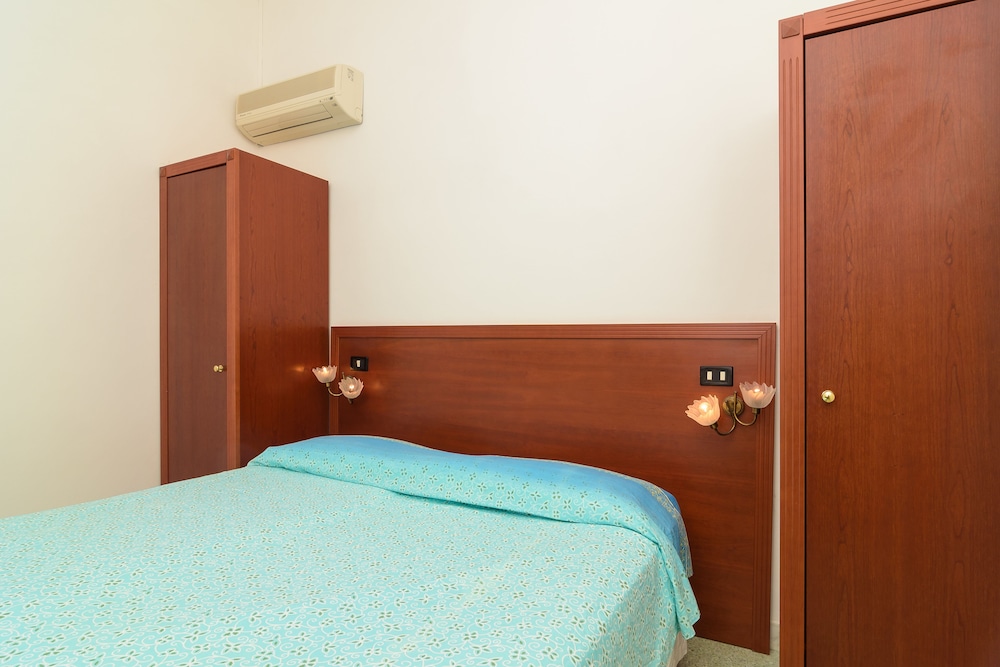 Hotel Riviera 17/60