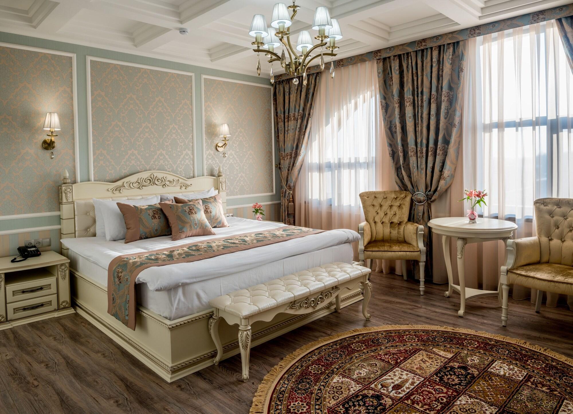 Deluxe, Studio, Suite