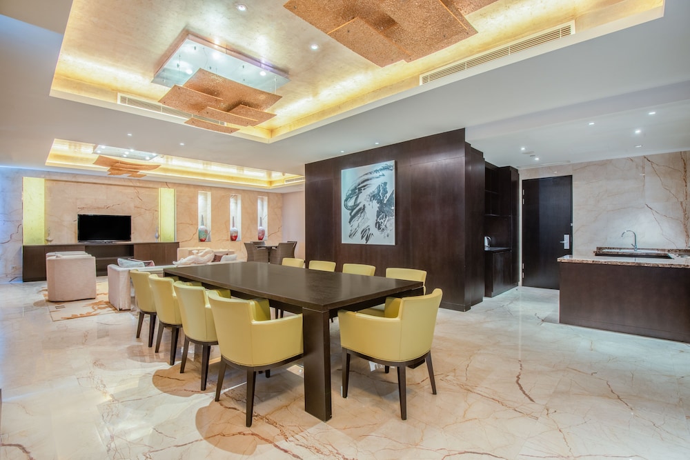 Holiday Inn Nantong Oasis International 64/78
