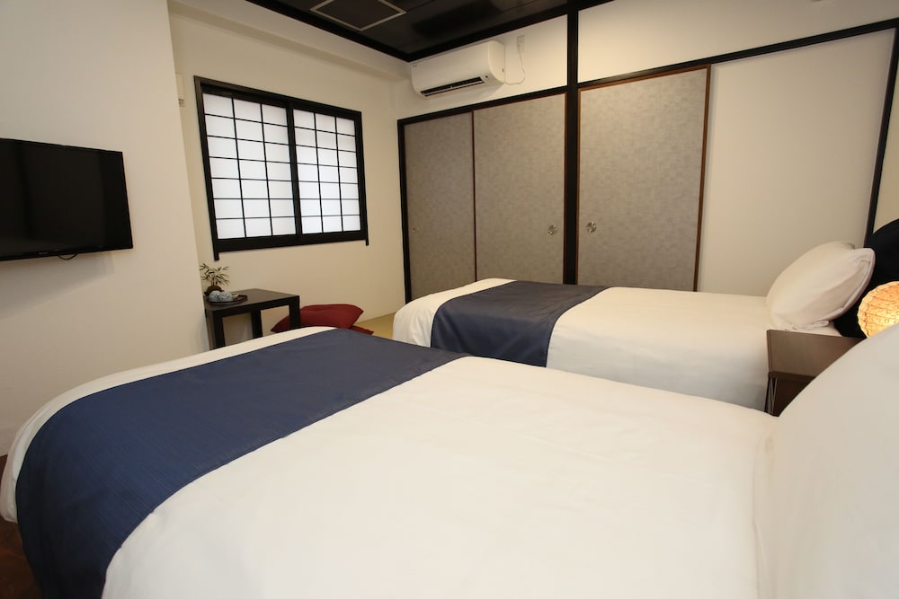Rozy Hotel Namba 17/63