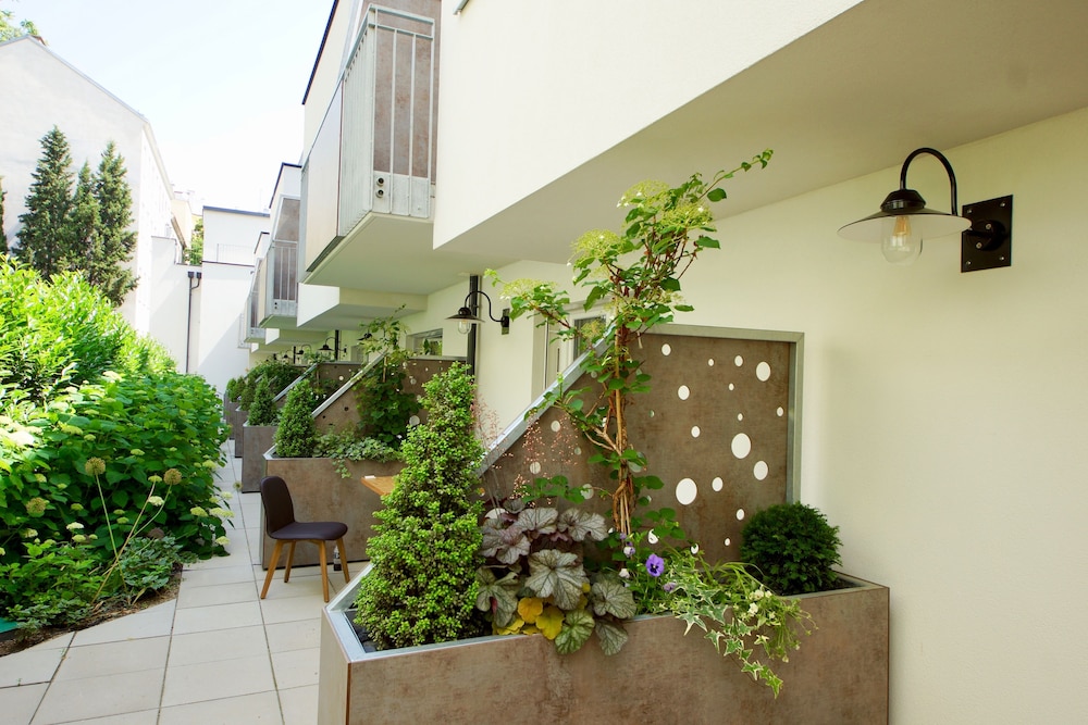 Parks 73 The Townhouse Hotel 4/50