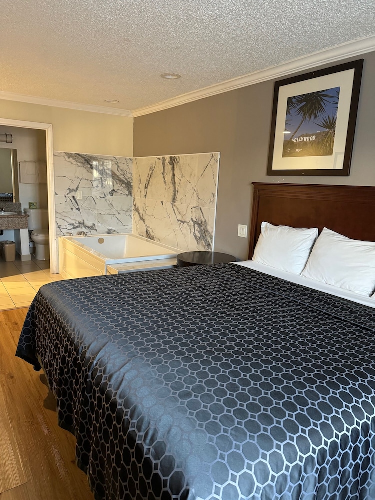 National Inn Garden Grove 36/60