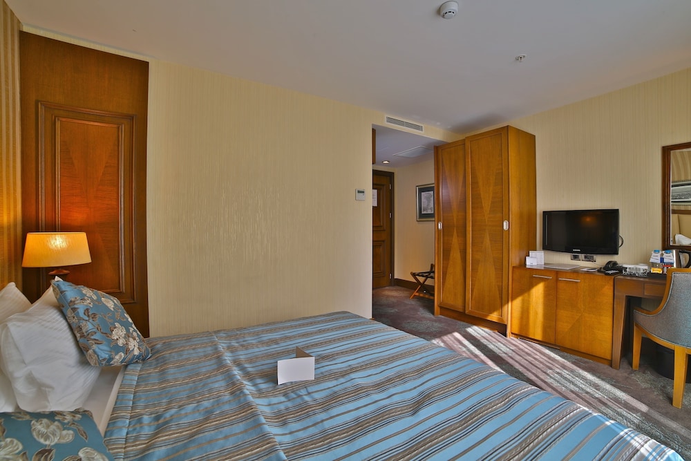FAMILY SUITE CONNECTED