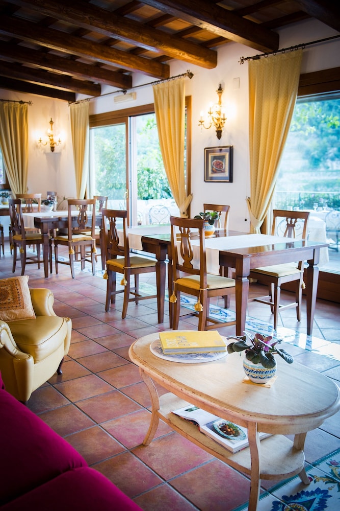 Hotel Pellegrino 32/50