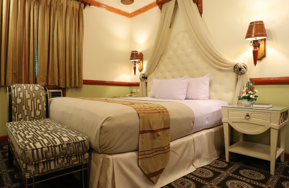 Camelot Hotel Quezon City powered by Cocotel 17/75