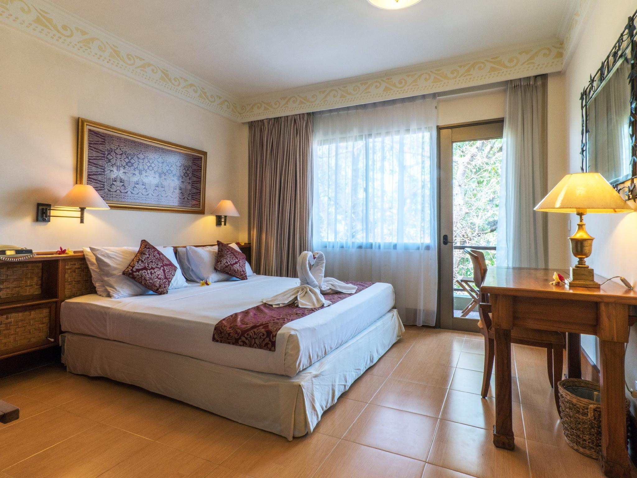 1 BEDROOM, SUITE