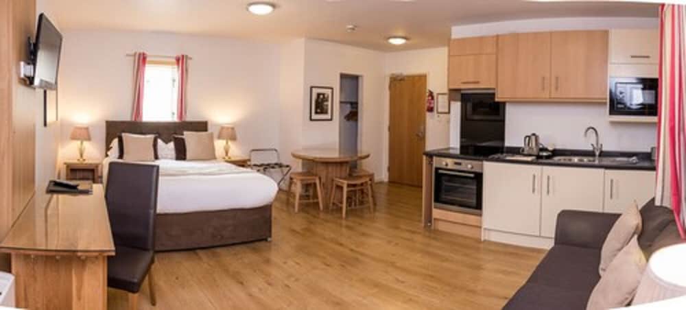 Churchill Court Hotel 16/59