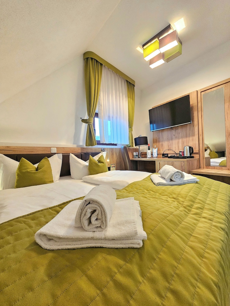 Historisches Hotel Weinrestaurant Zum Grünen Kranz 18/50