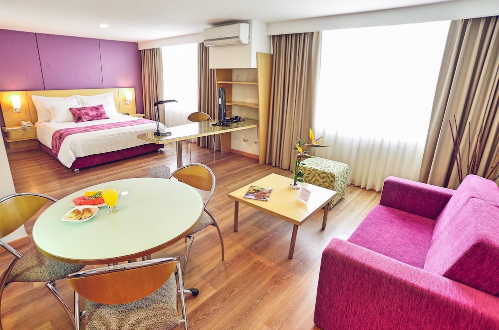 Novelty Suites Hotel 43/77