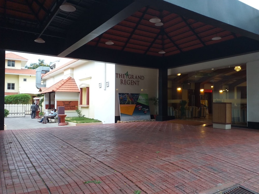 GRAND REGENT HOTEL 20/23