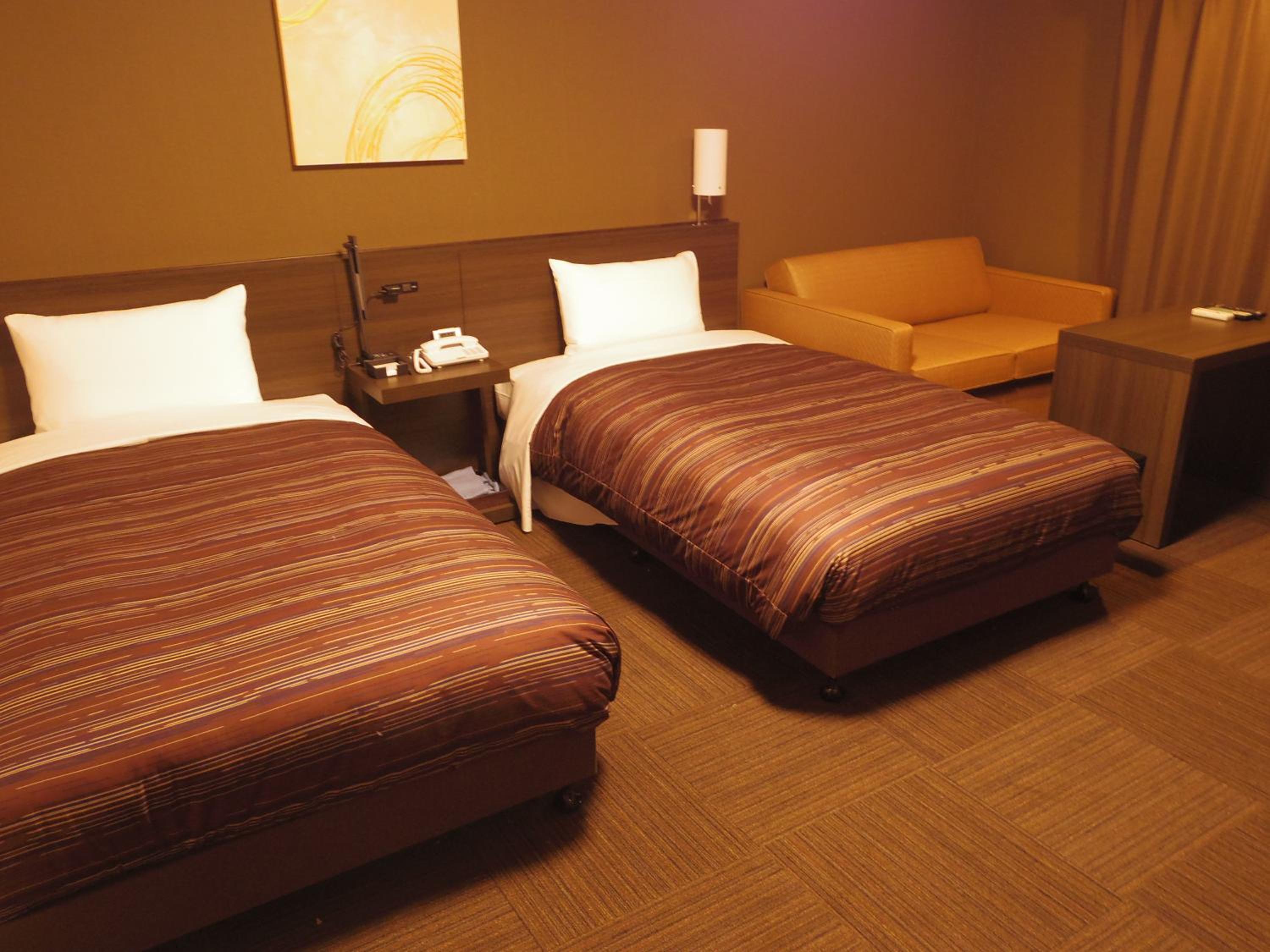 Deluxe, Twin Beds, East Wing