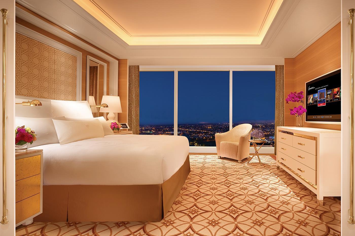 SIGNATURE, SUITE