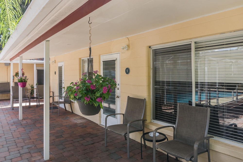 Tropical Villas of Venice Beach 37/71