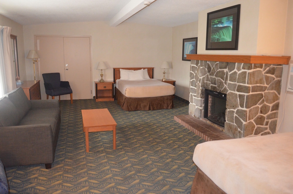 Travelodge by Wyndham Niagara Falls at the Falls 30/35