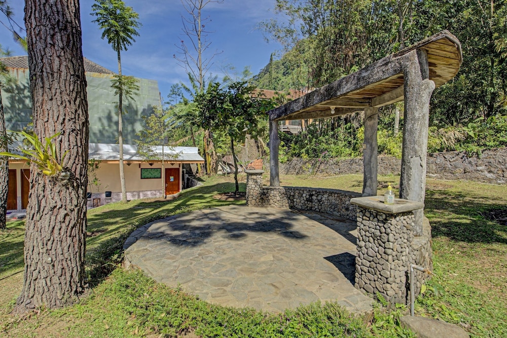Hotel O Villa Inn App Trawas Bintaro Syariah 24/28