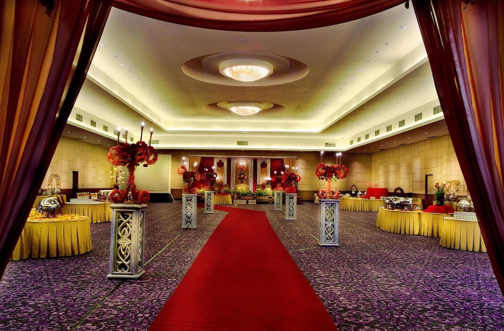 Royal Palm Hotel And Conference Center 38/58