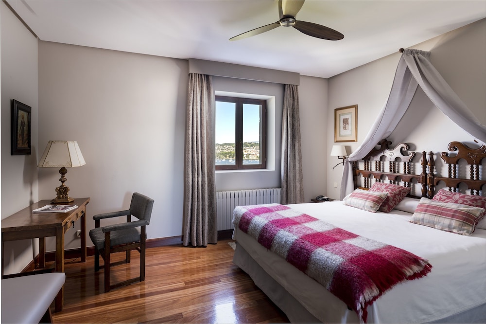 Parador De Hondarribia 10/40