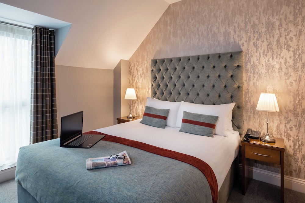 ROOM, DOUBLE BED