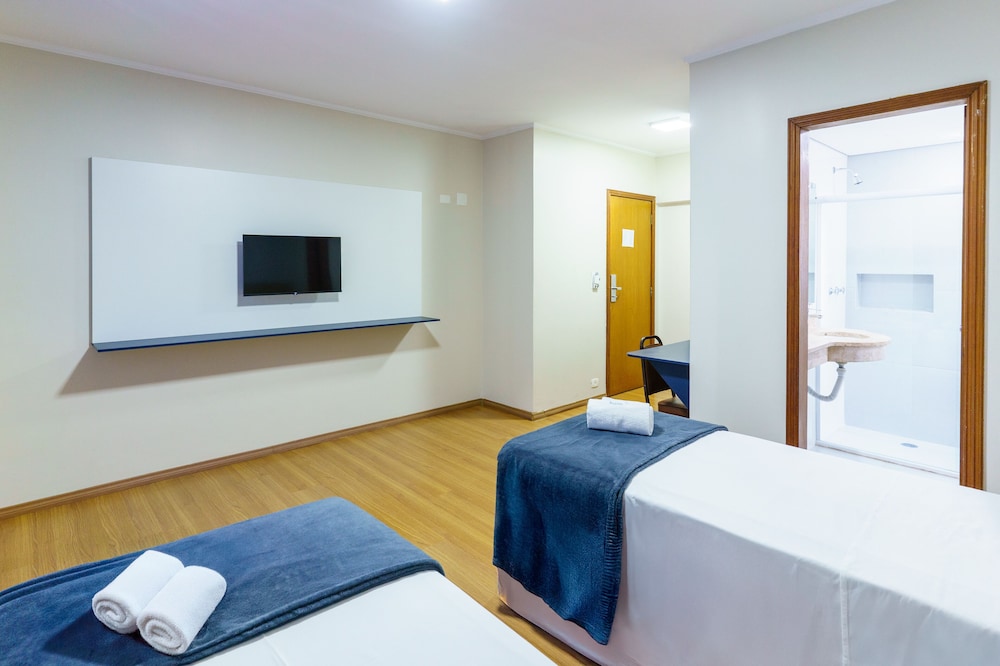Carillon Plaza Hotel 14/50