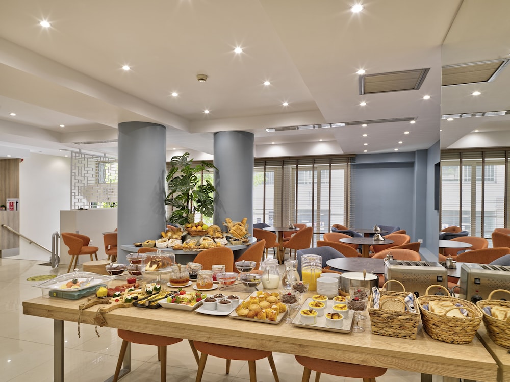 Phidias Piraeus Hotel 56/64
