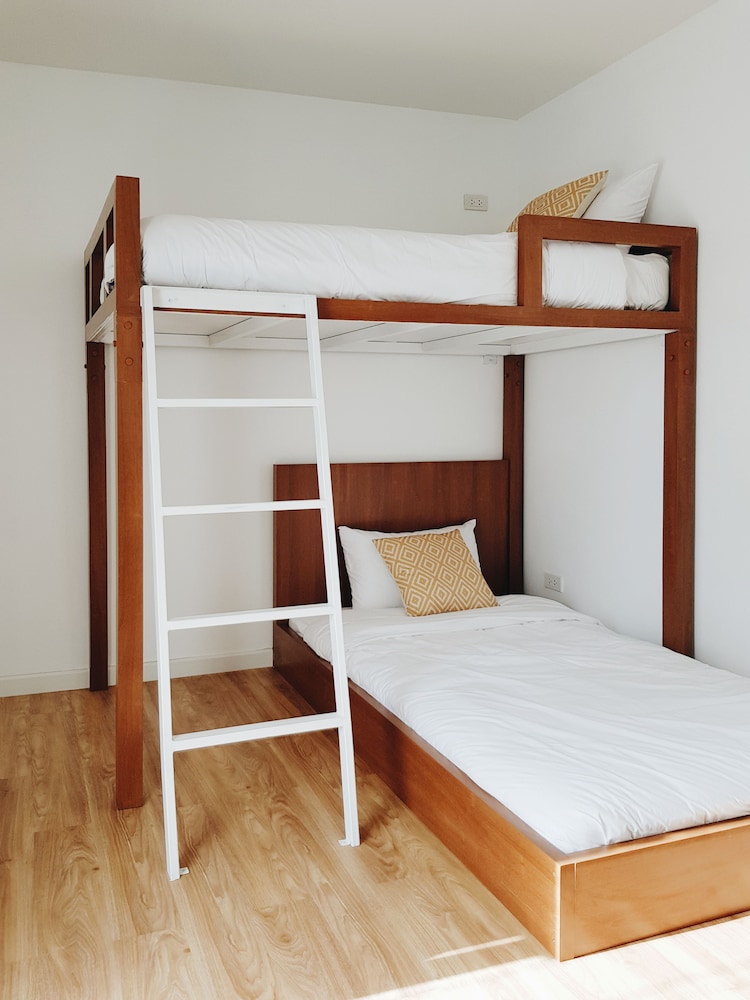 DELUXE, STUDIO, TWIN BEDS, BALCONY