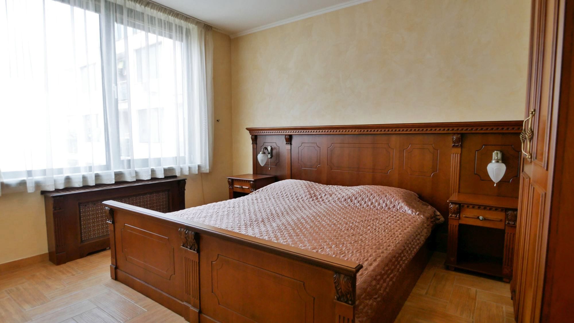 CLASSIC, STUDIO, KING BED, MOUNTAIN VIEW, ACCESSIBLE