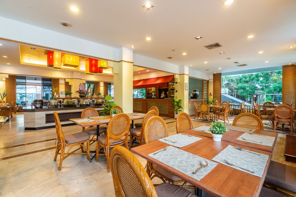 COSY BEACH HOTEL 36/50